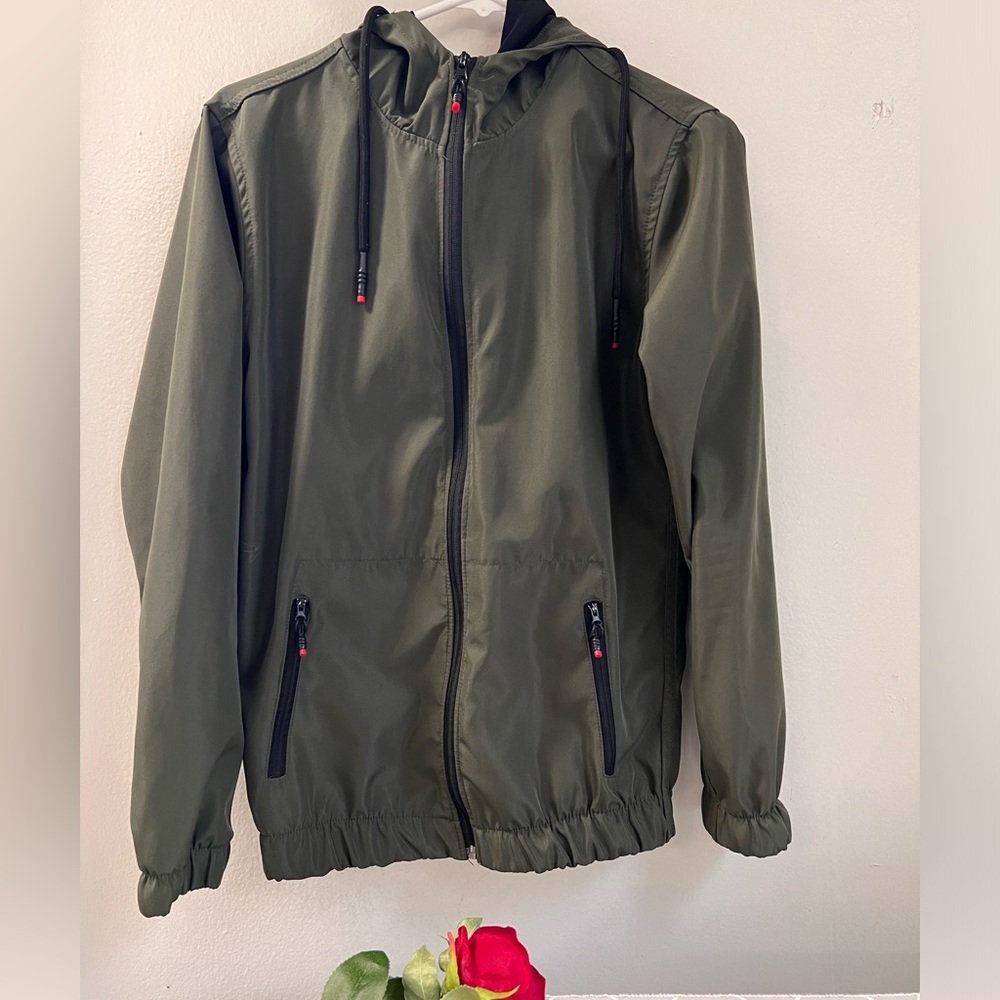 Lightweight windbreaker jacket